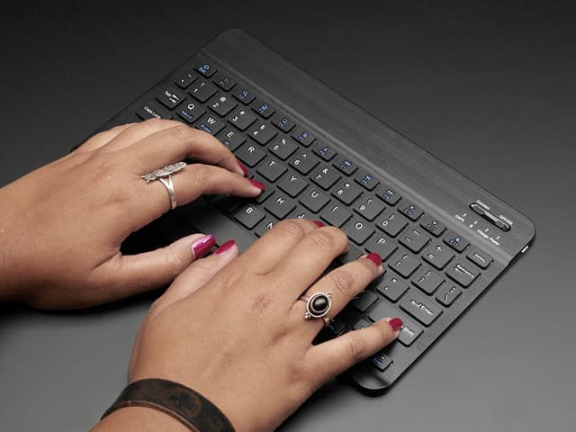 10" Bluetooth Keyboard – Black